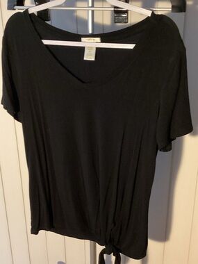 Matty M Black V-Neck Tie-Hem Short Sleeve Tee